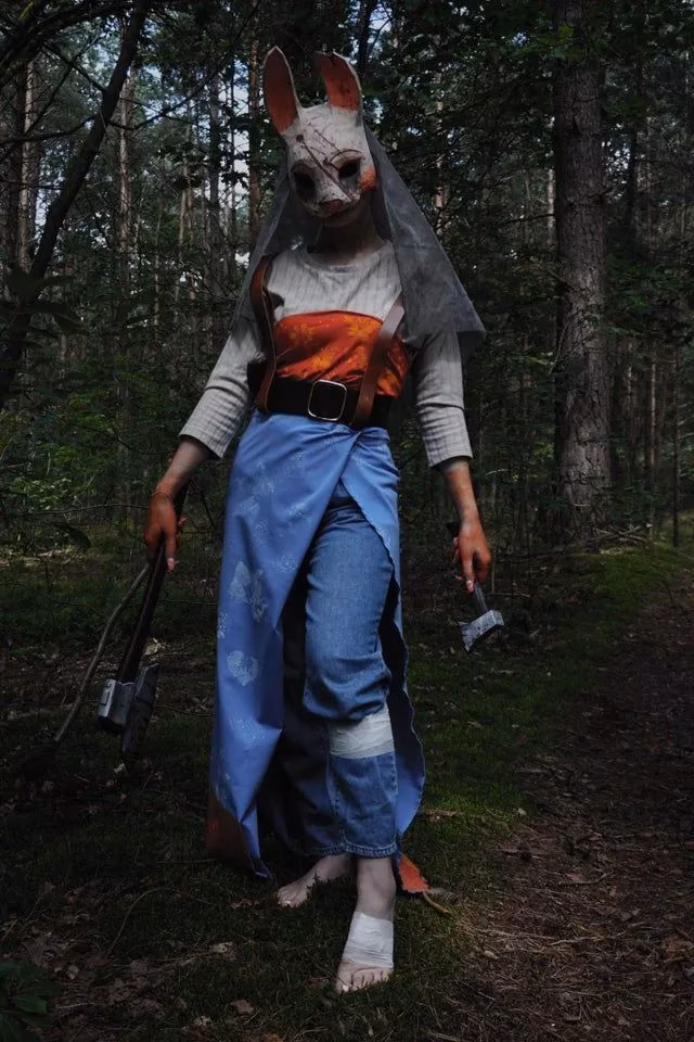huntress-cosplay-brings-dead-by-daylights-woodland-nightmare-to-life-image-3