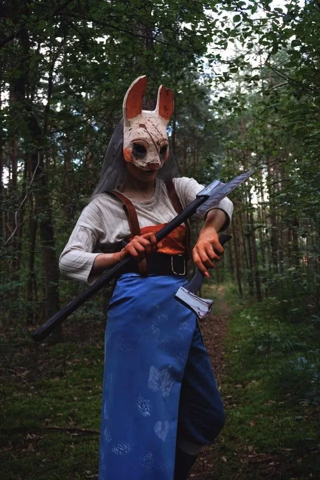 huntress-cosplay-brings-dead-by-daylights-woodland-nightmare-to-life-image-2